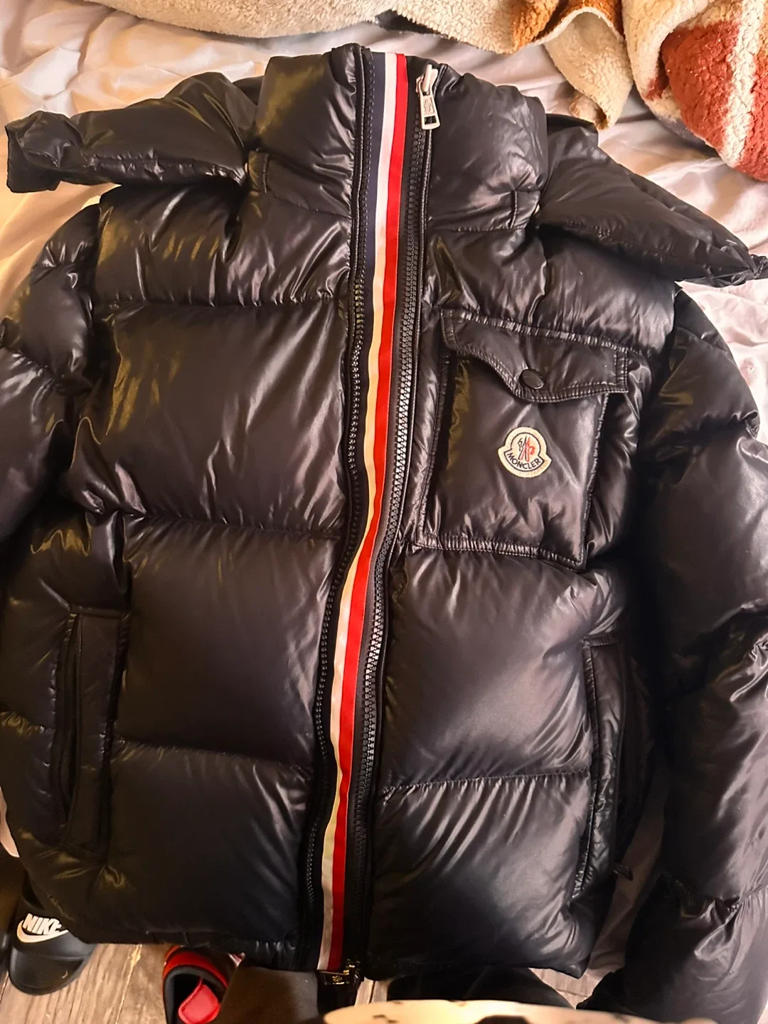 moncler montbeliard black puffer jacket image indicator(6)