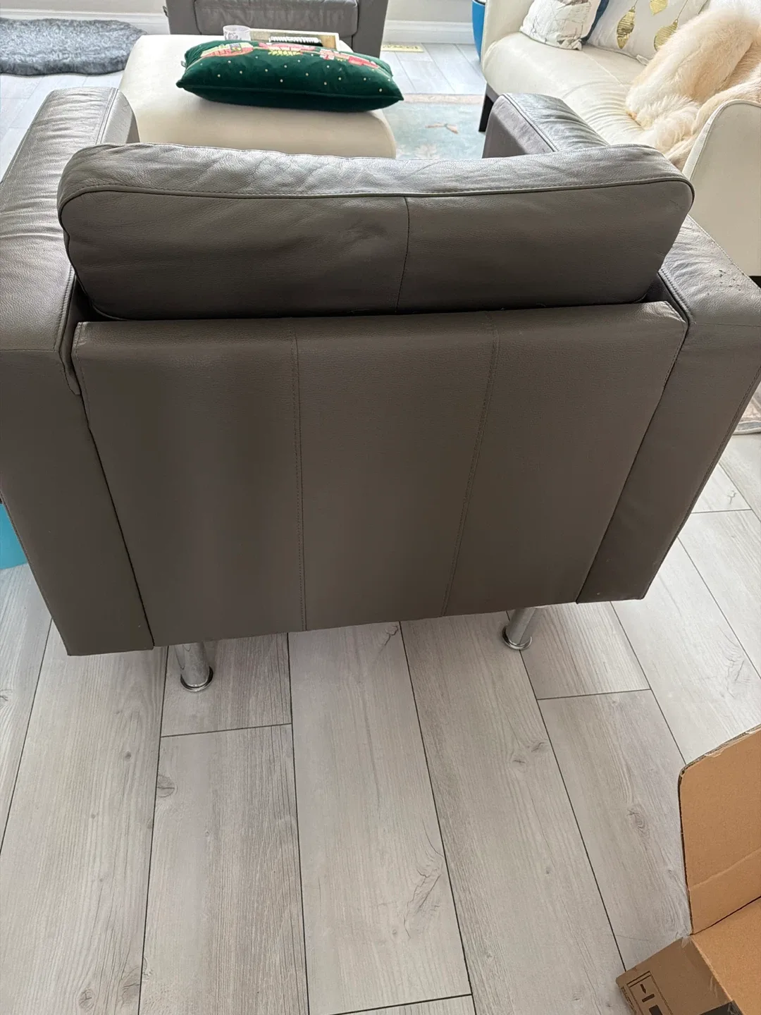 2 Leather Armchair - Great Condition image indicator(3)