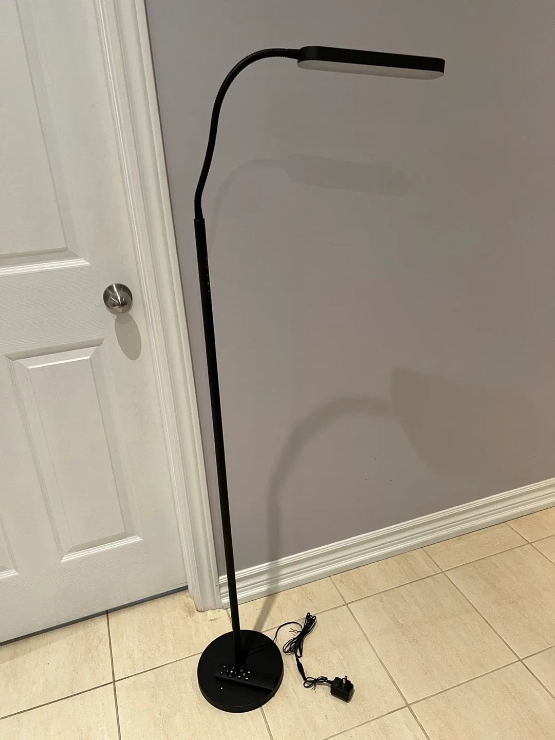 Black LED Floor Lamp - Adjustable Height image indicator(2)