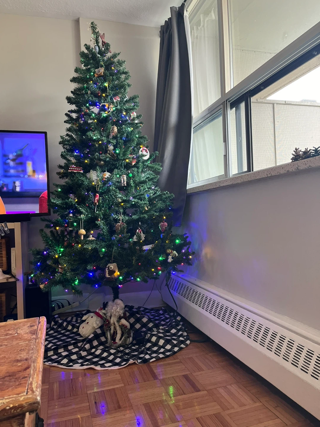 NOMA Pre-Lit Dresden Christmas Tree, 7-ft - photo 5