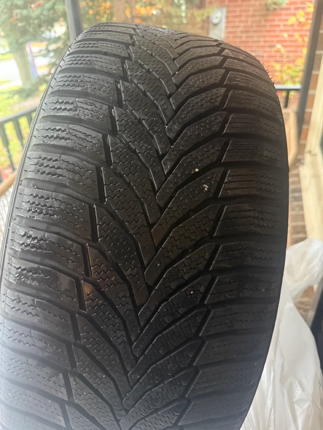 Nexen 235/45R18 98V Winter Tires image indicator(3)