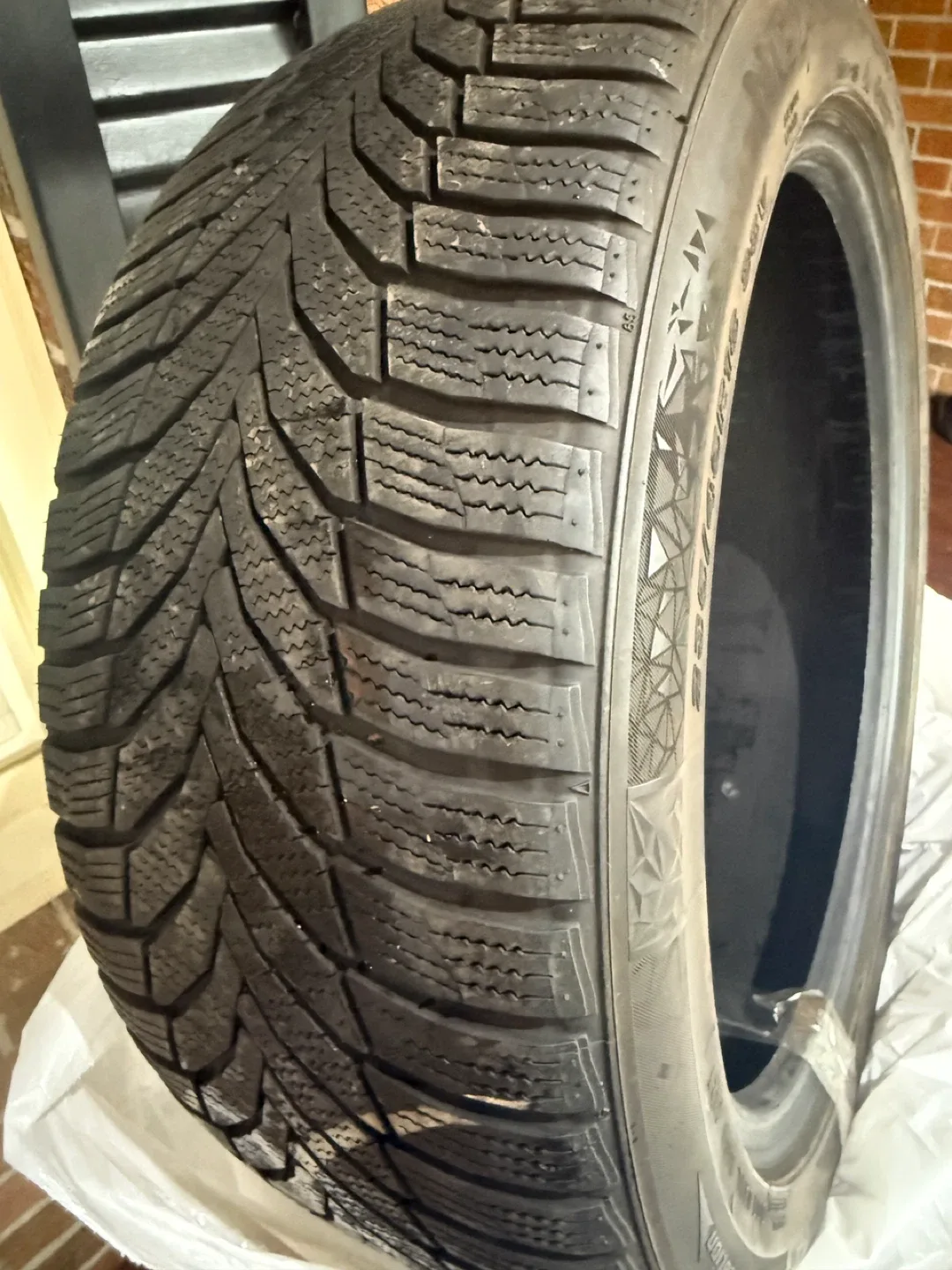 Nexen 235/45R18 98V Winter Tires image indicator(5)