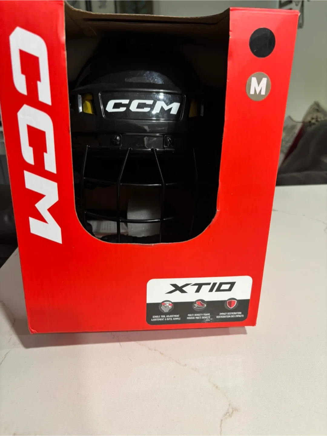 Child’s CCM XT10 Hockey Helmet & Cage - Size M