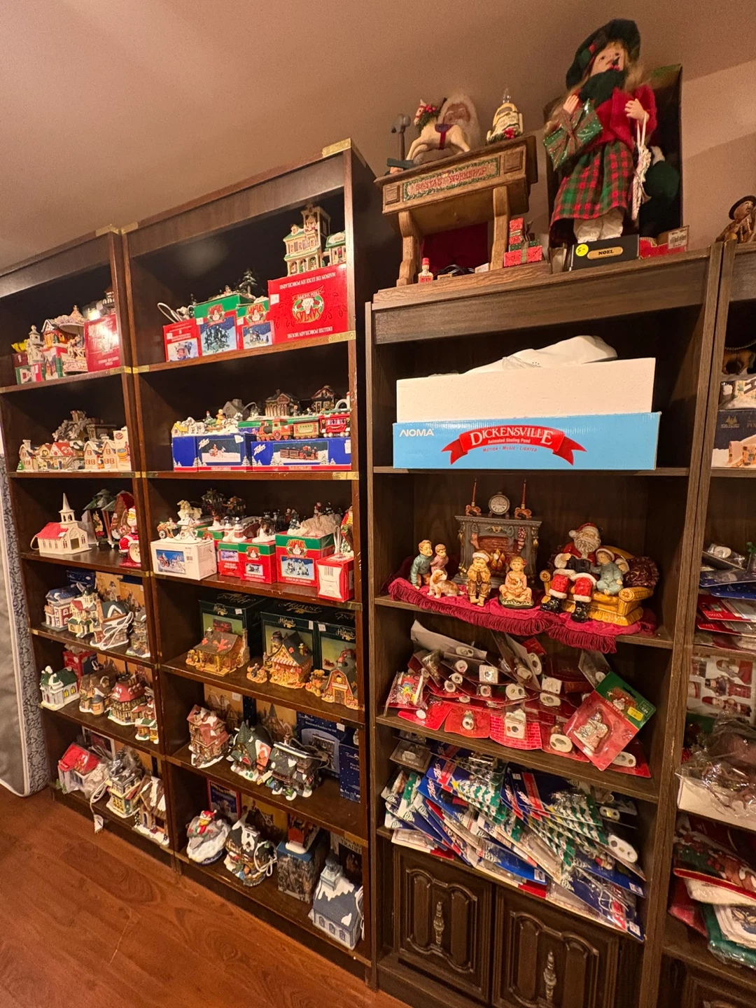 Holiday Expressions 3-D Porcelain Lighted House Toy Shop