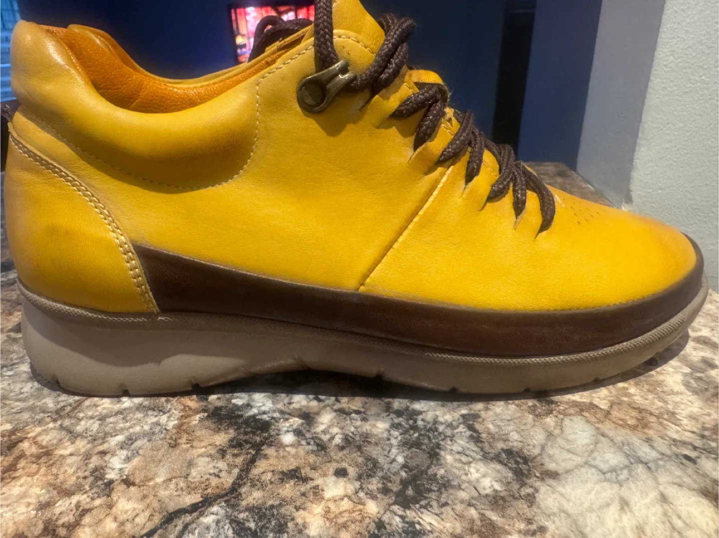 Like new cow leader shoes size 39 image indicator(2)