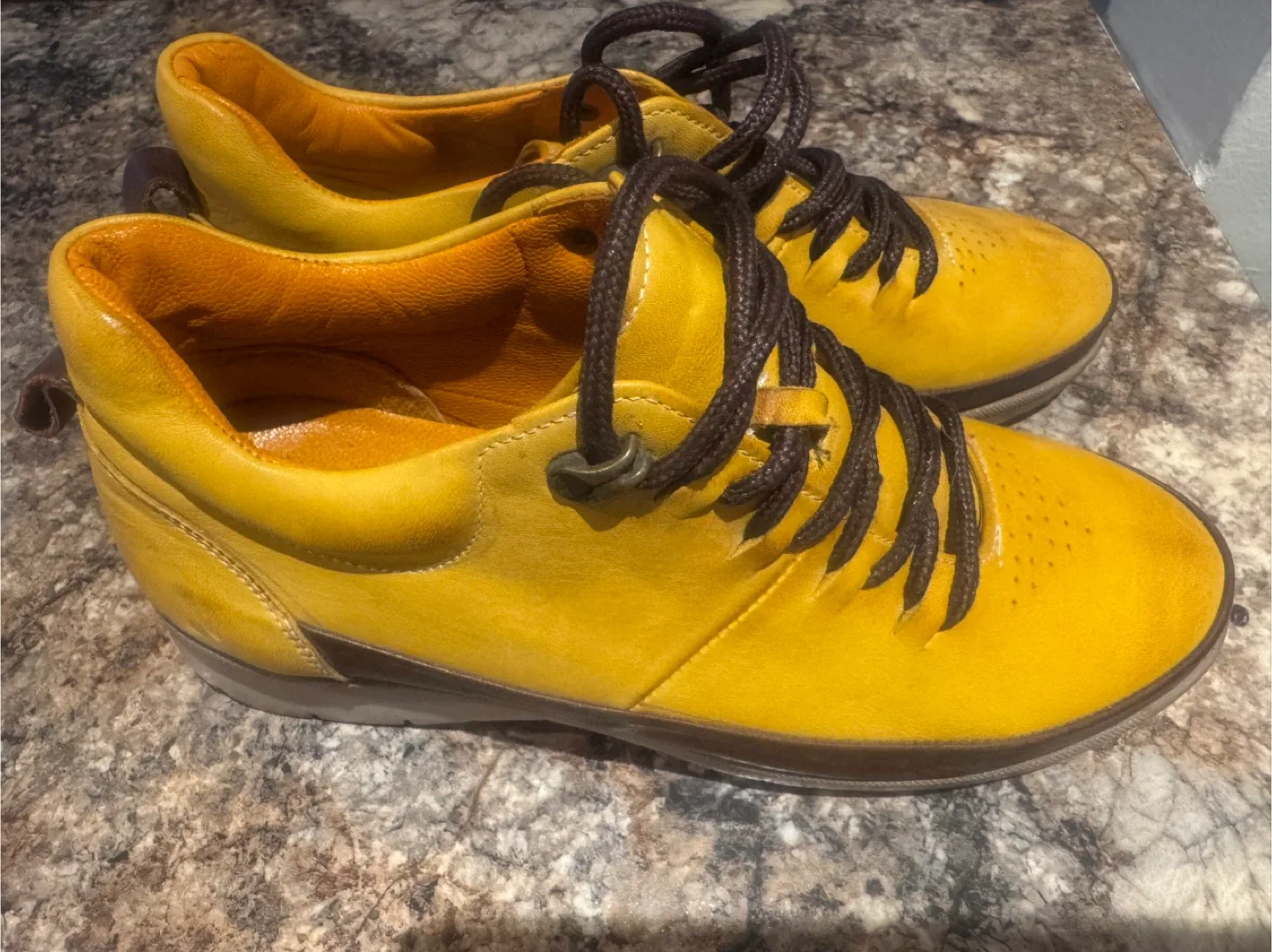 Like new cow leader shoes size 39 image indicator(3)