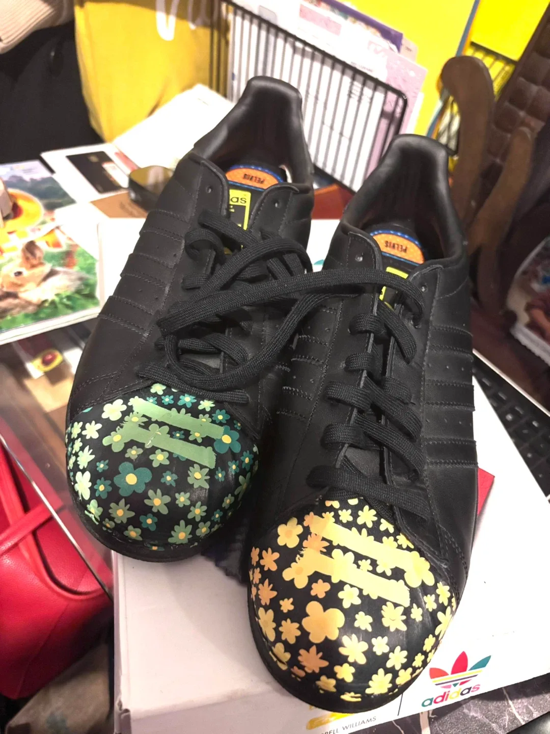 Adidas Superstar Pharrell Williams Shoes image indicator(2)