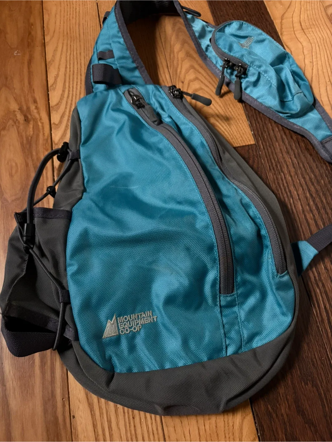 Vintage Mountain Equipment Coop MEC crossbody bag tnf acg image indicator(4)