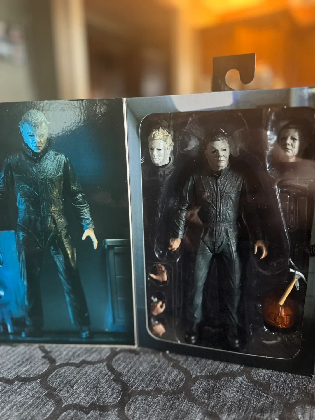 Halloween II Ultimate Michael Myers Action Figure image indicator(2)