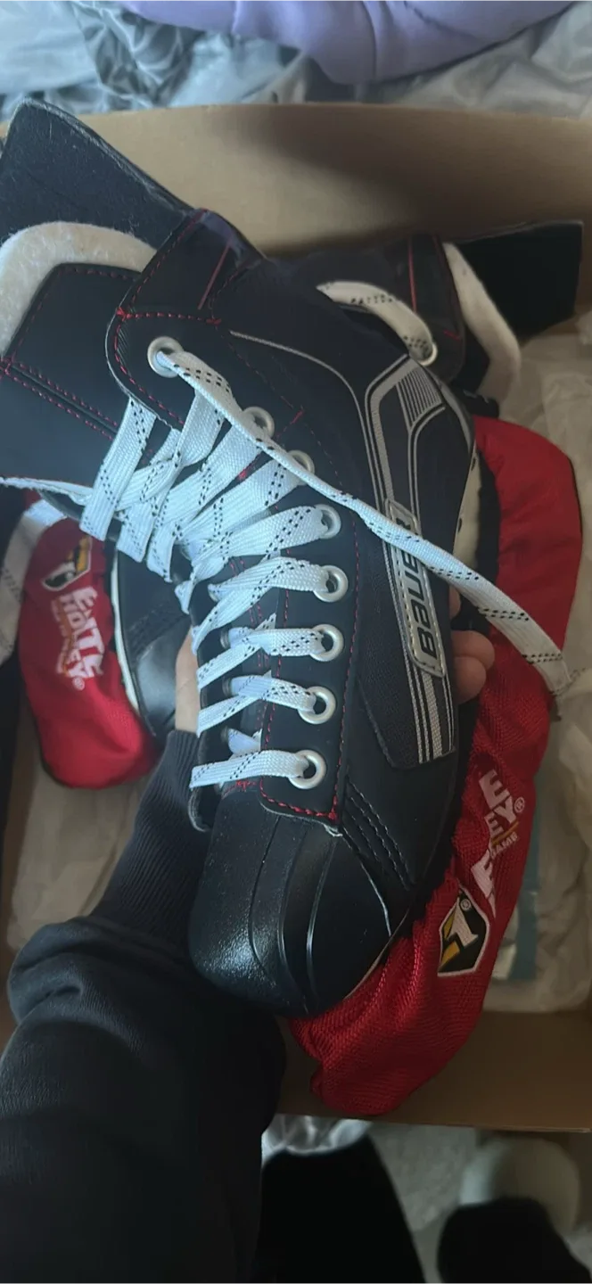 Bauer Vapor X300 Junior Ice Hockey Skates image indicator(2)