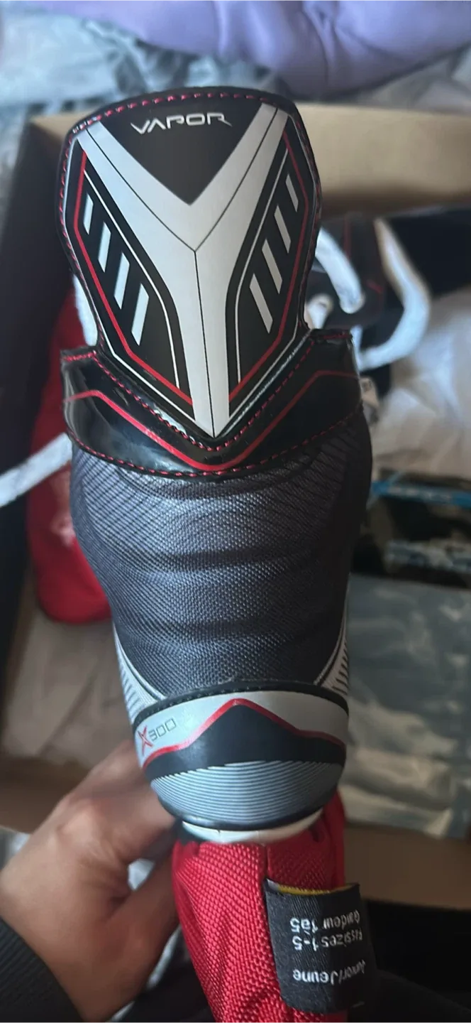 Bauer Vapor X300 Junior Ice Hockey Skates image indicator(3)