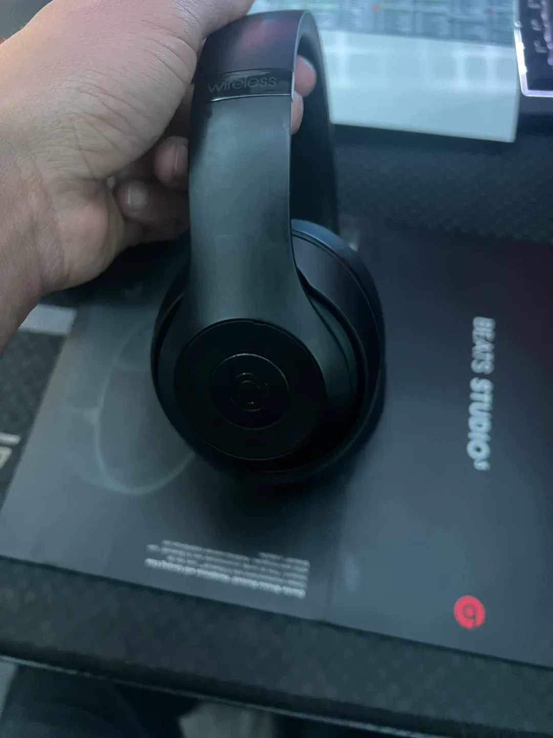 Beats Studio³ Wireless Headphones - Black image indicator(2)