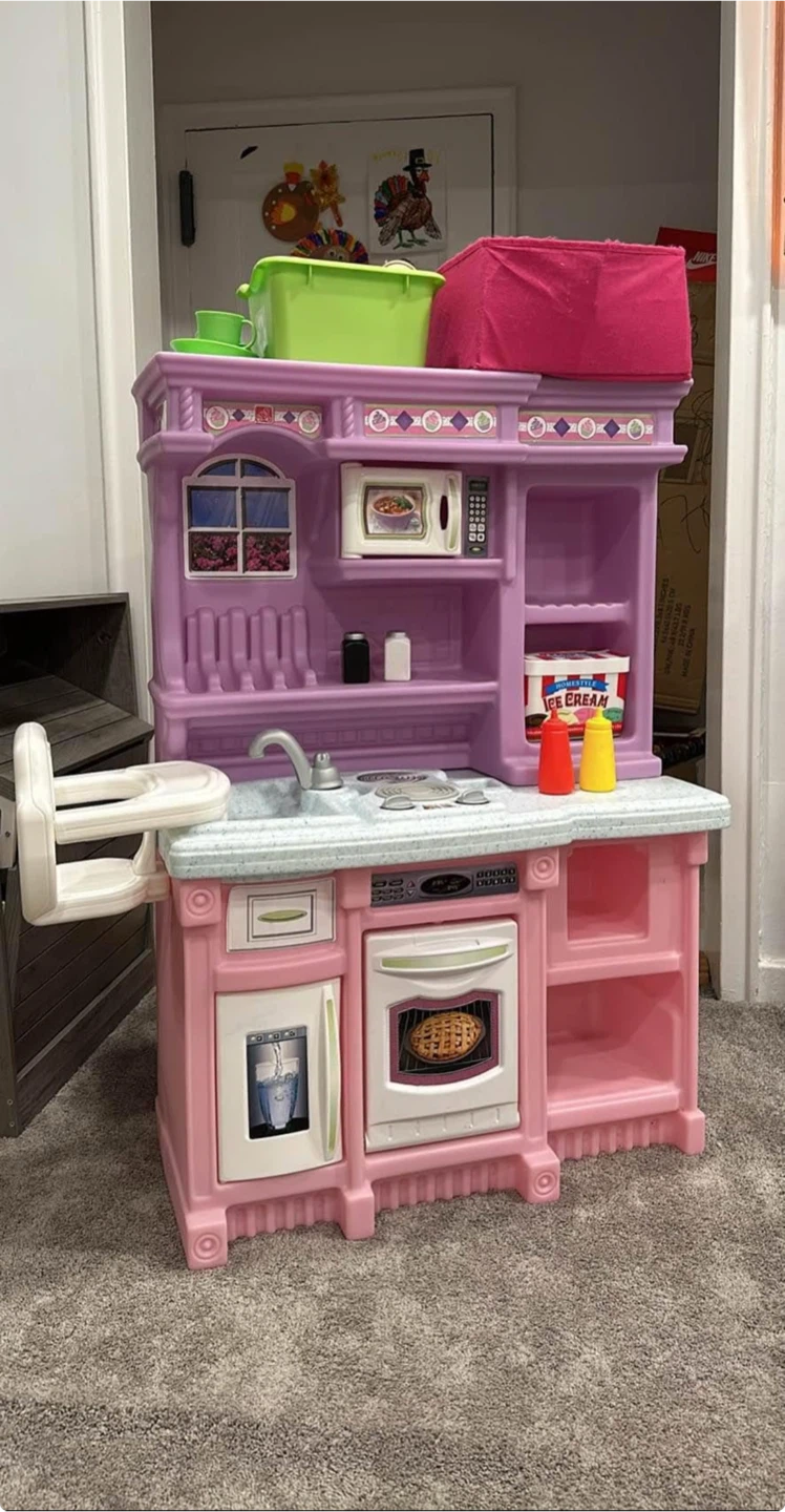 Step2 Grand Walk-In Kitchen & Accessories