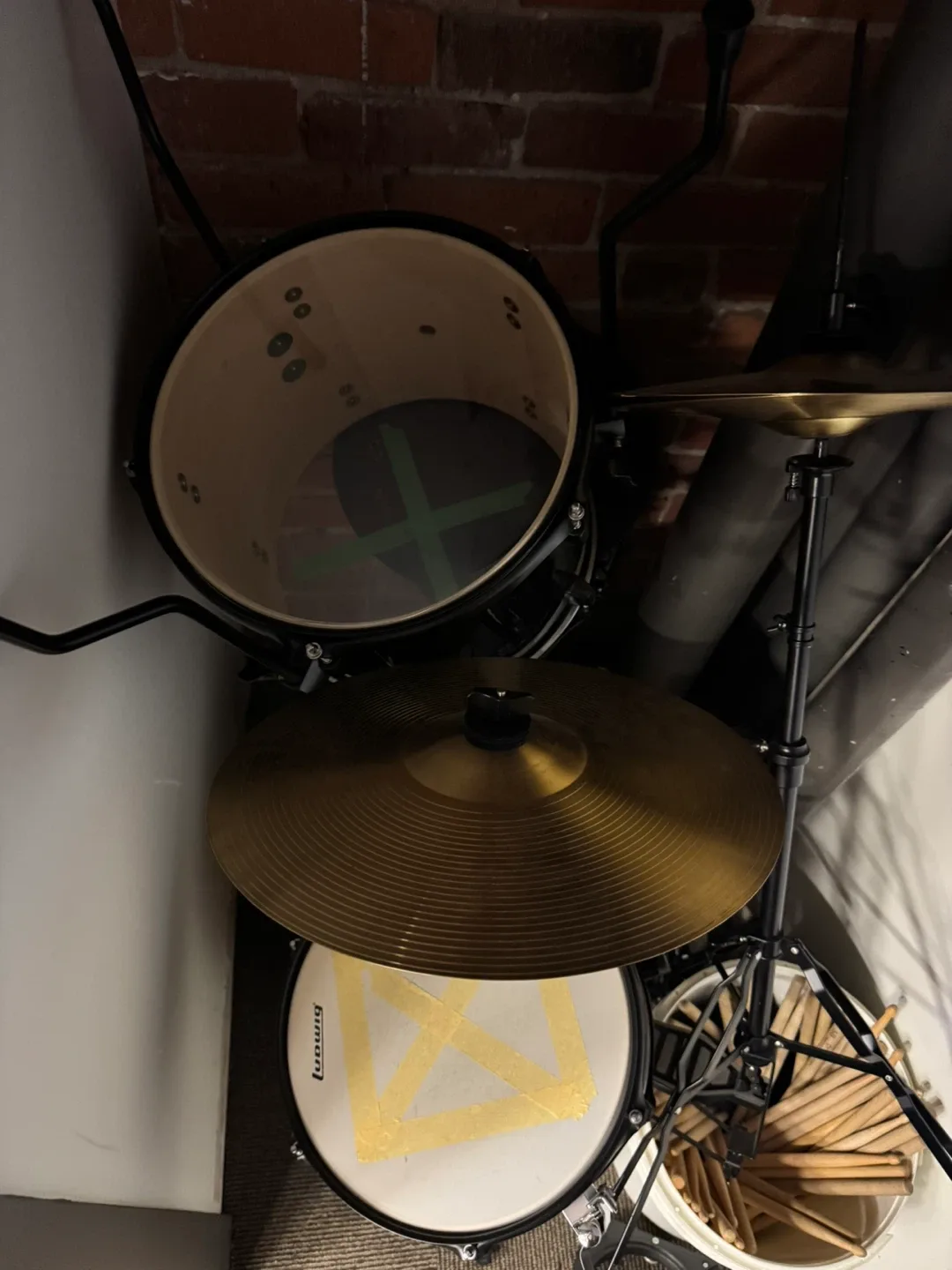 Strange old drum set free image indicator(2)