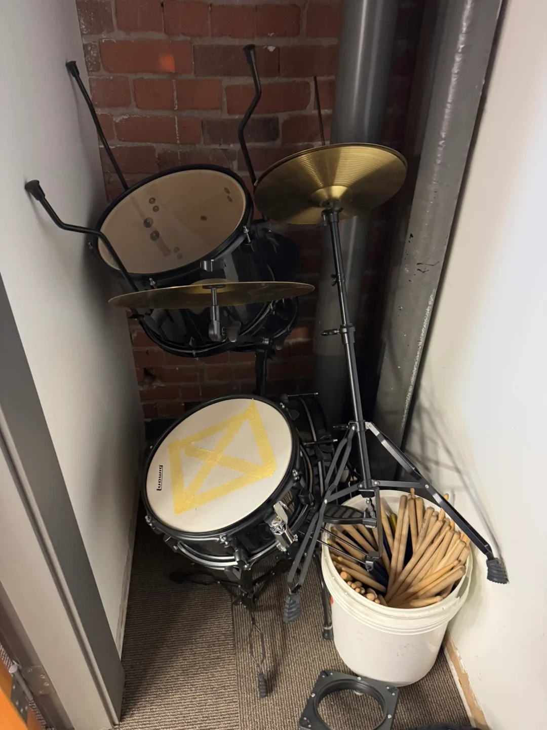 Strange old drum set free