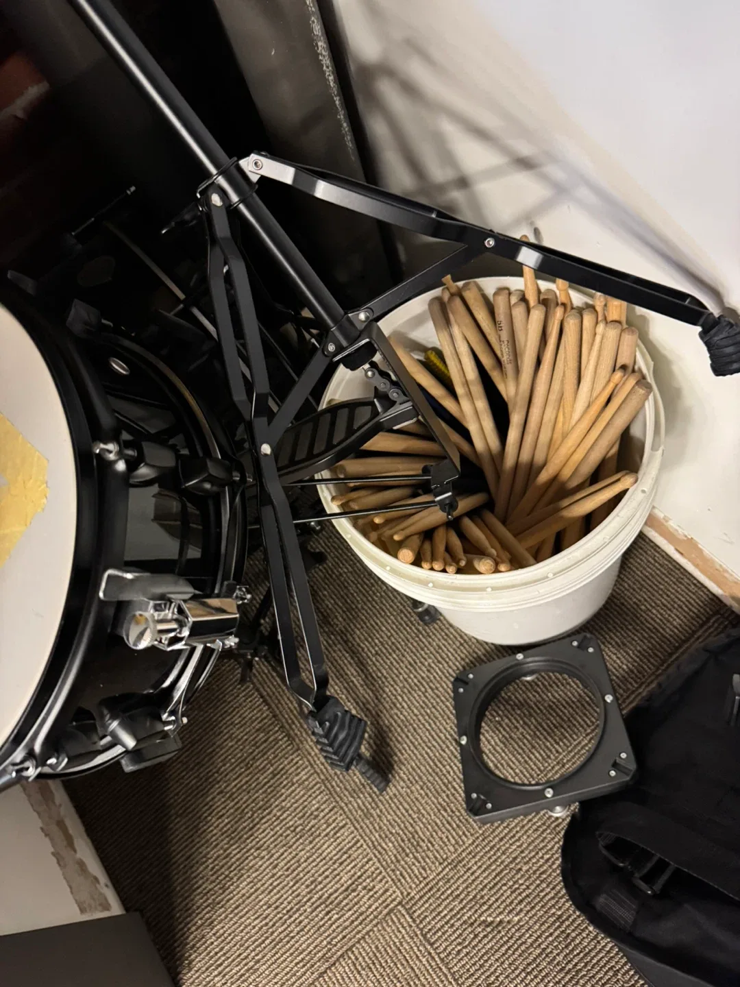 Strange old drum set free image indicator(4)