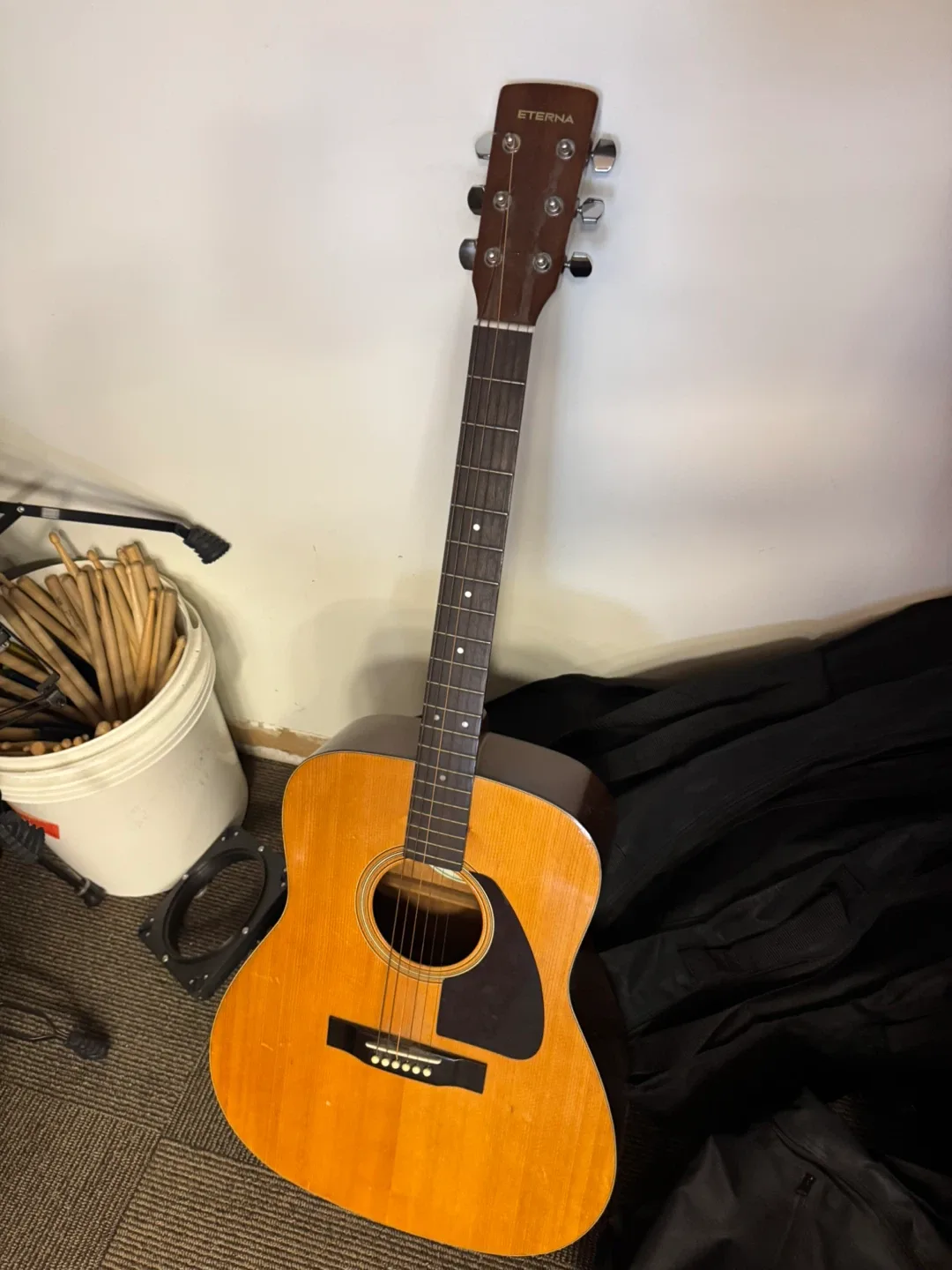Free old Acoustic Guitars two sizes