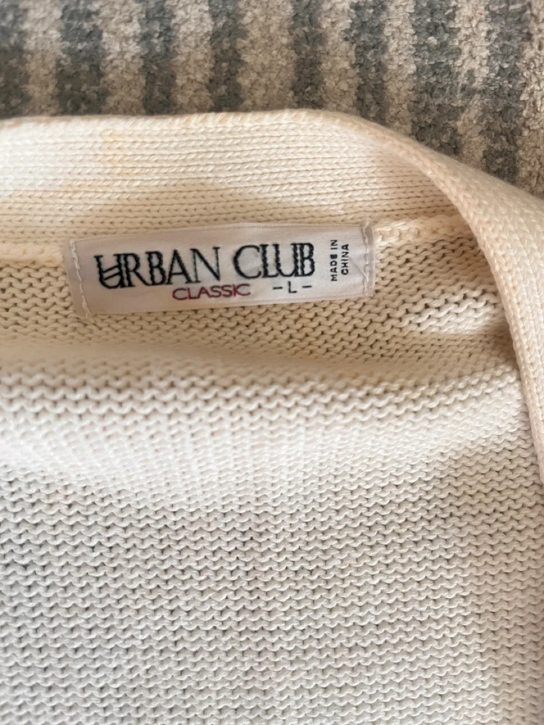 Urban Club Classic Cardigan - Size L image indicator(3)