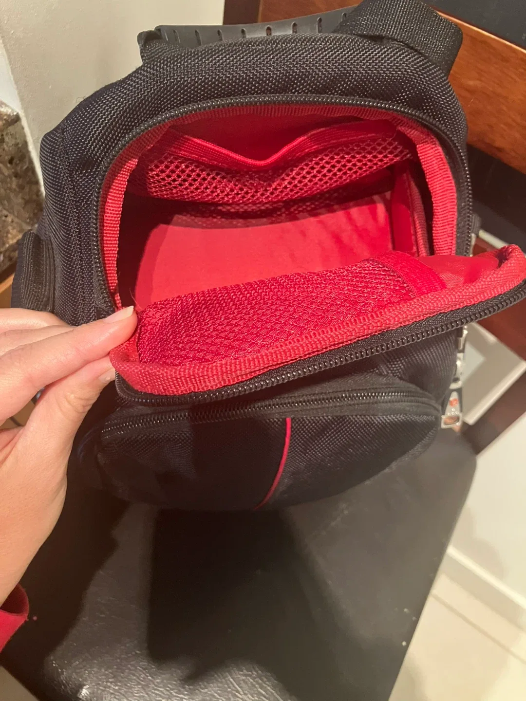 SwissGear Black Cross body Bag, camera bag image indicator(2)