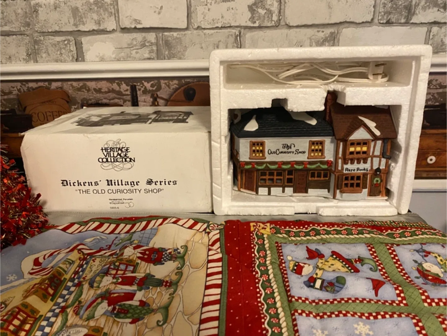 1987 Dickens light up “Old Curiosity Shop” Vintage Collection! image indicator(8)