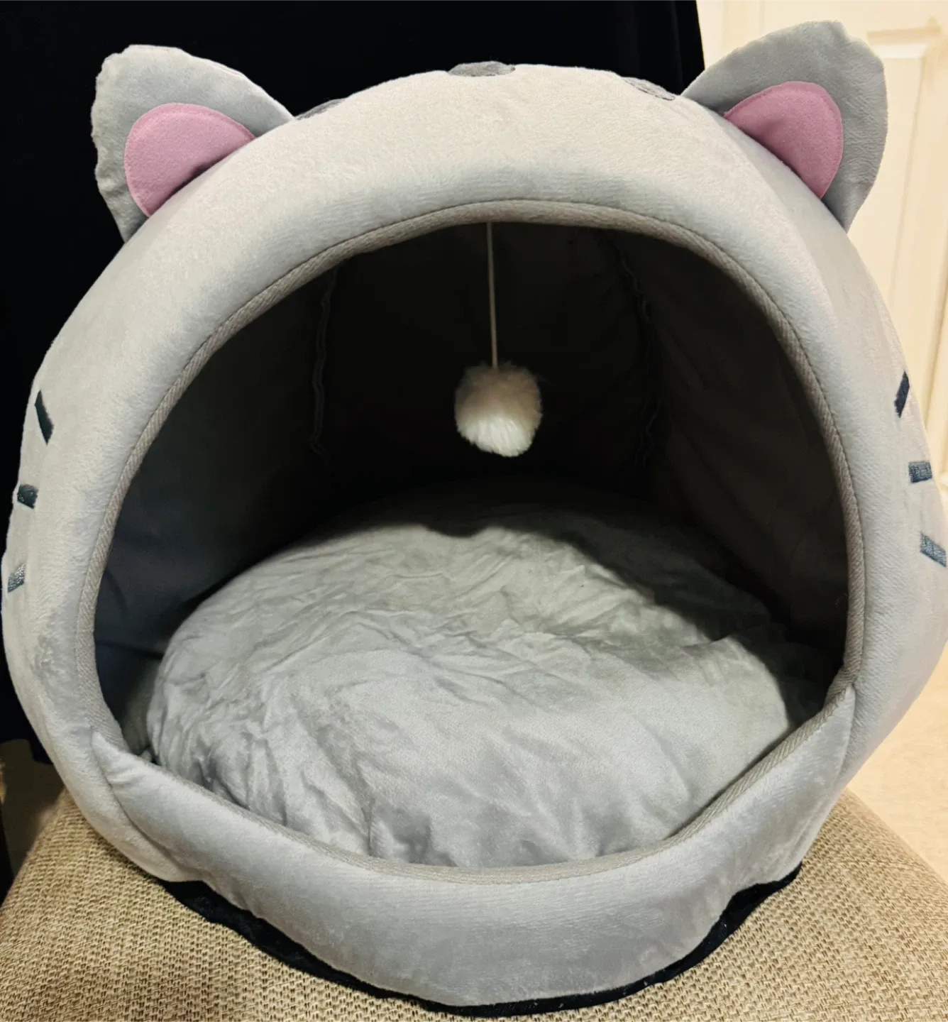 Brand New Grey Cat Cave Bed - Cozy & Cute 🥕 image indicator(2)