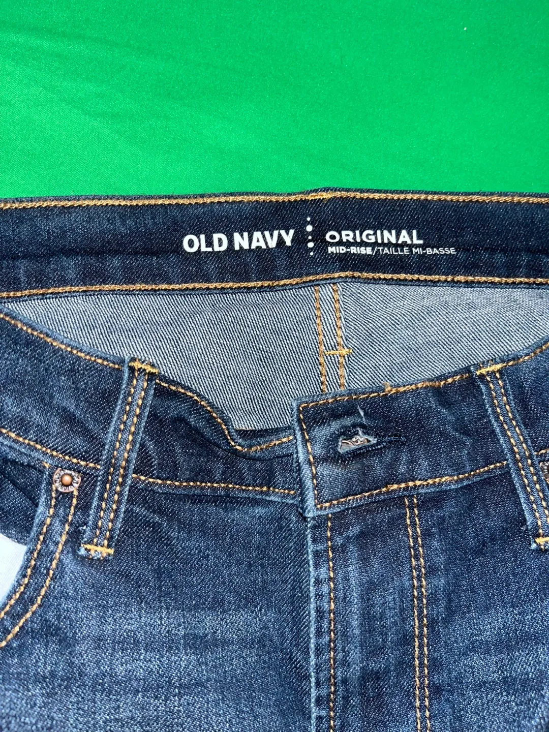 Old Navy Original Mid-Rise Jeans image indicator(2)