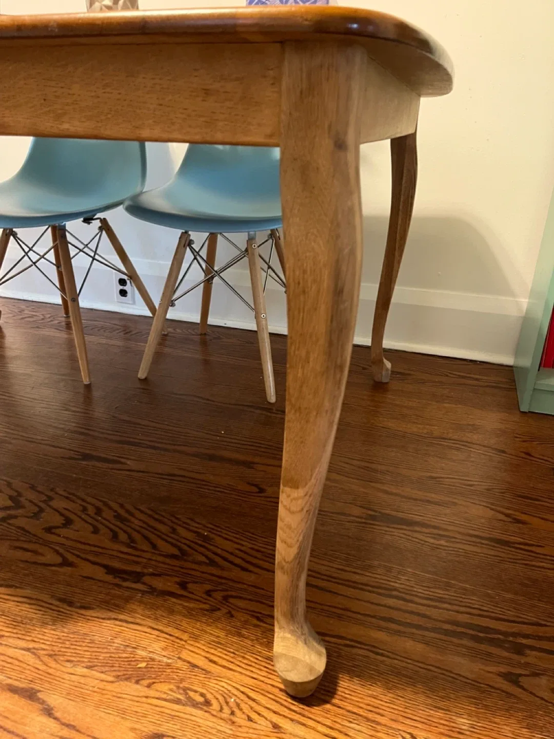 Wooden Dining Table image indicator(5)