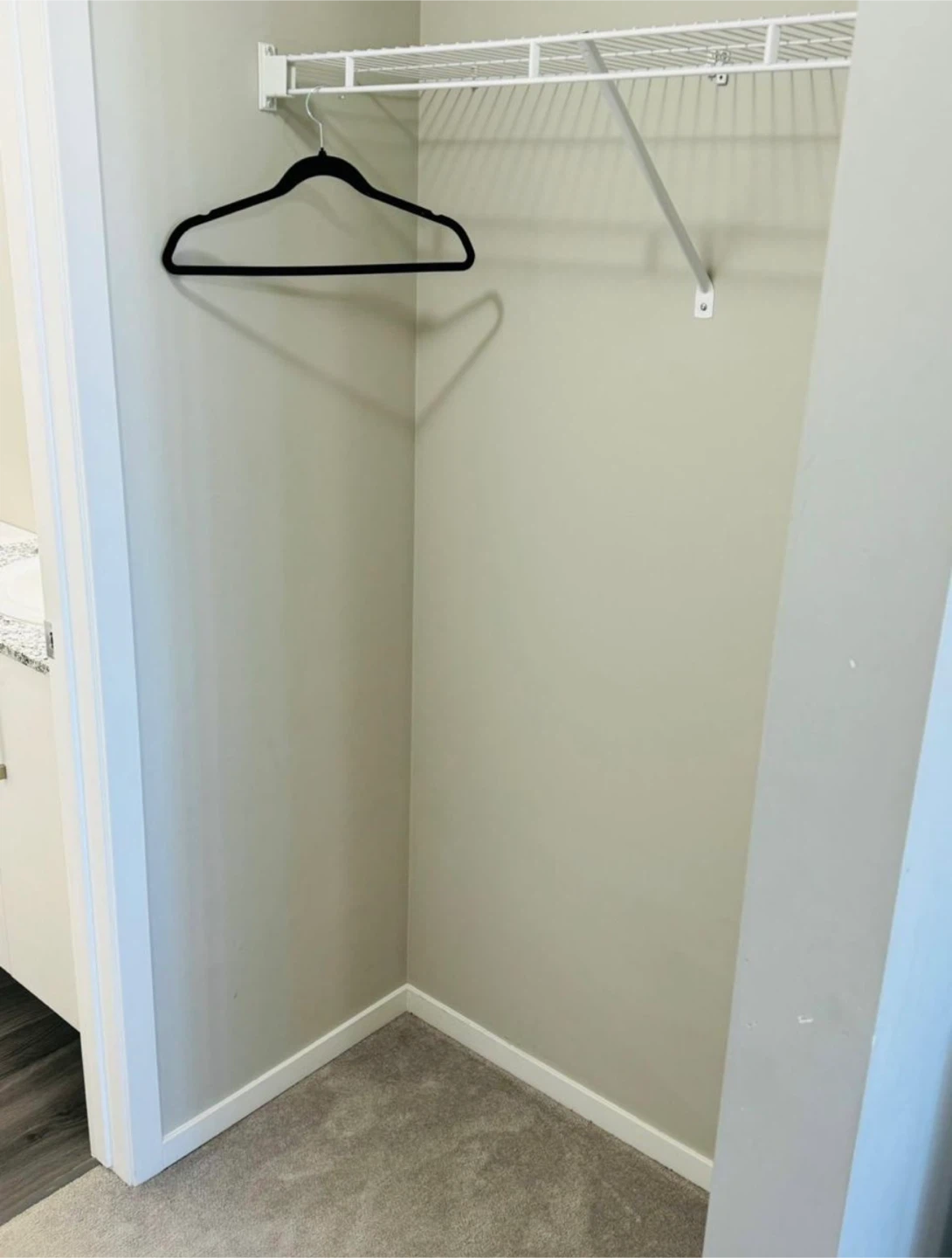Primary bedroom with private bathroom for rent - photo 5