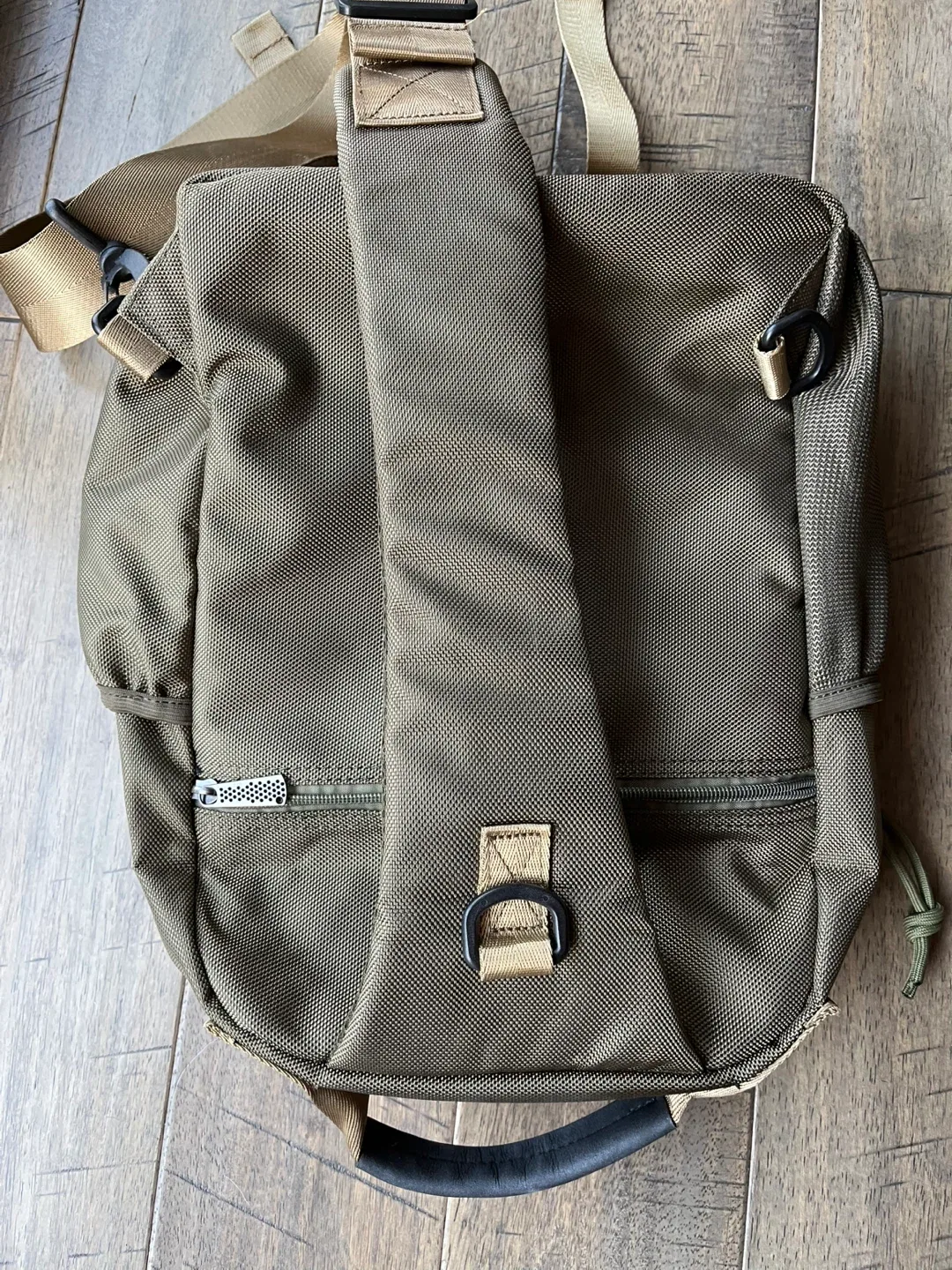 NIGGID Olive Green Sling Bag image indicator(2)