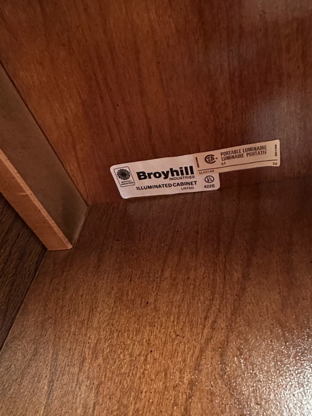 Luxury BROYHILL Solid Wood Illuminated Cabinet (CAN DELIVER) - photo 2