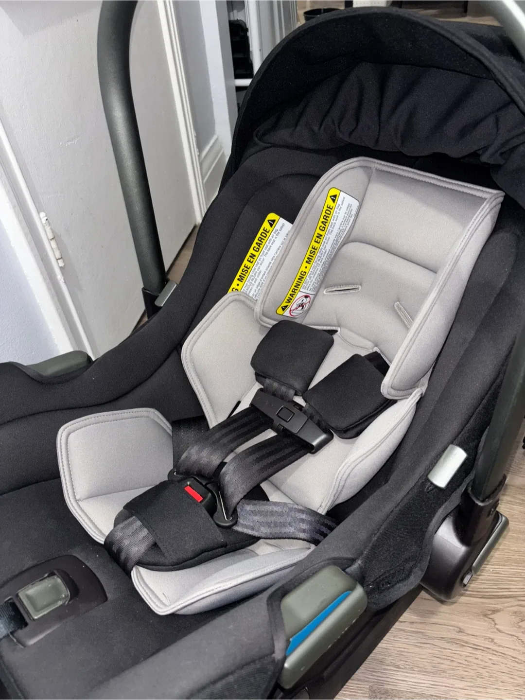 Nuna Pipa Infant Car Seat - Black(Read Description) image indicator(4)