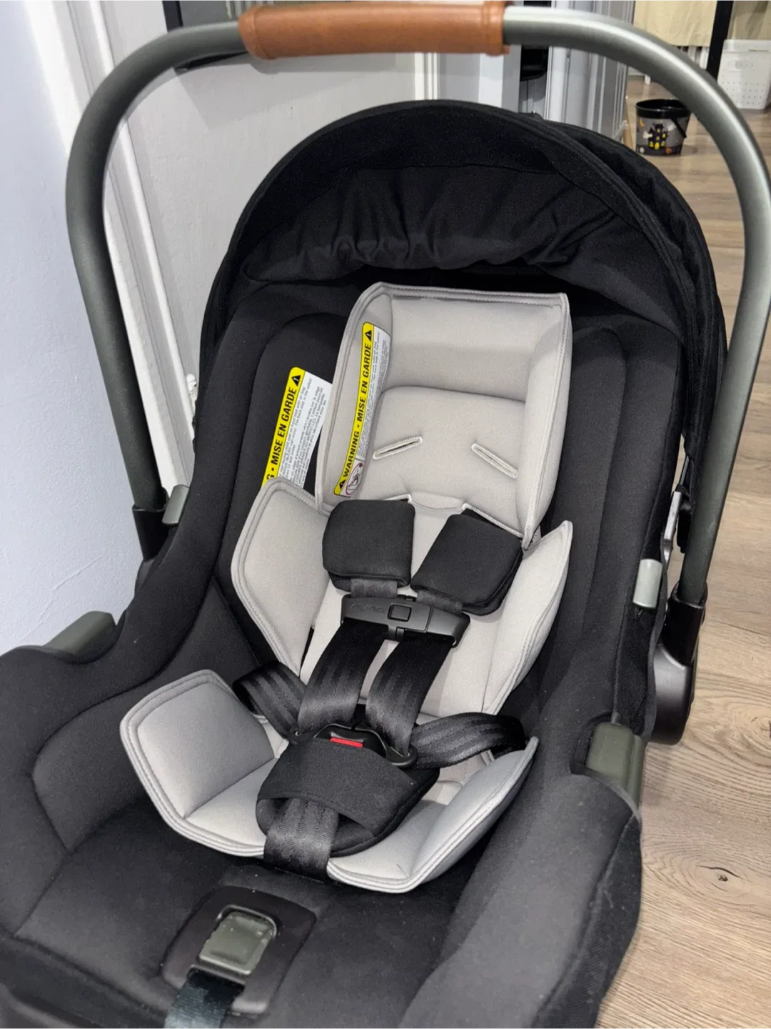 Nuna Pipa Infant Car Seat - Black(Read Description) image indicator(8)