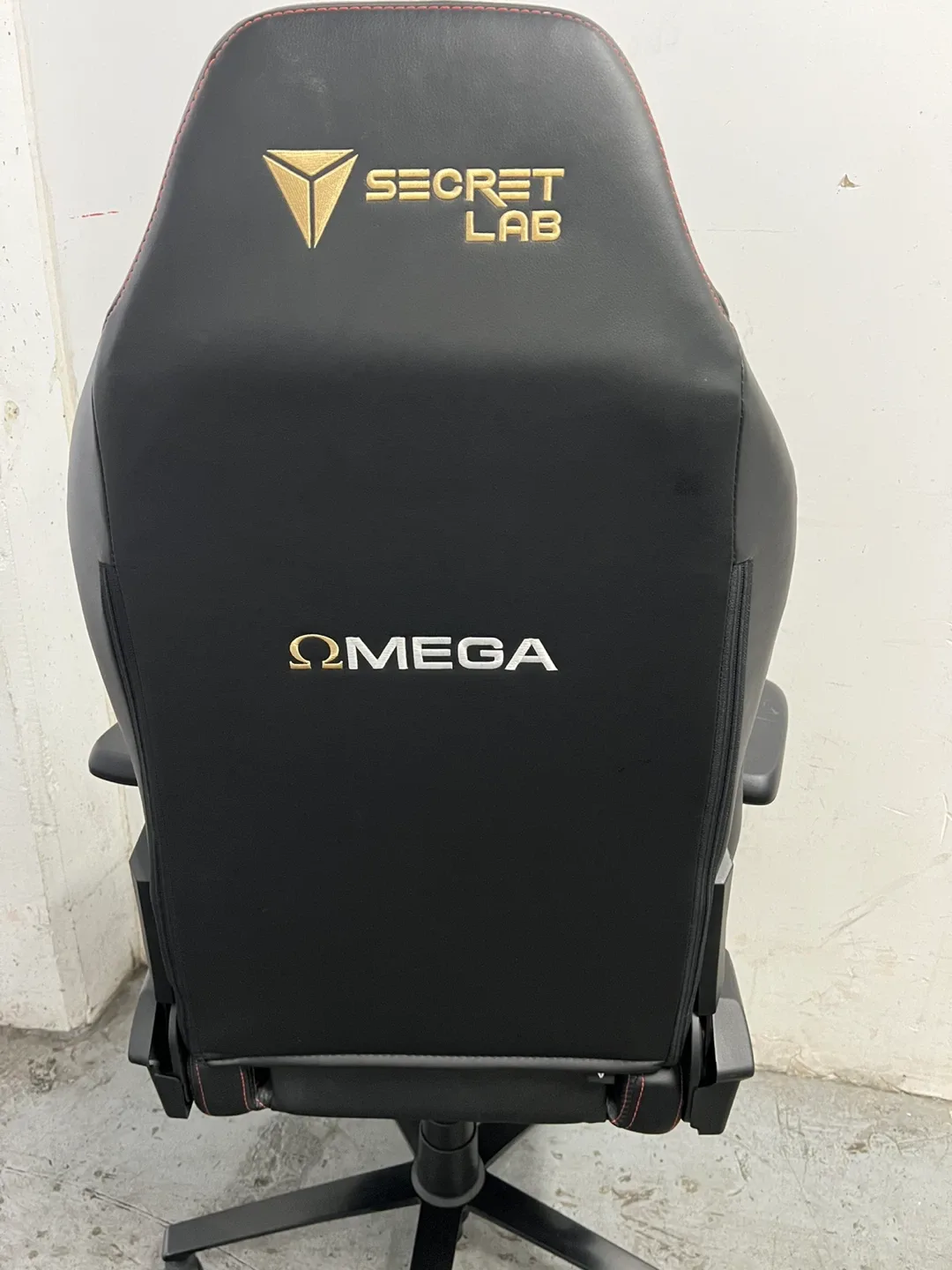 Secretlab Omega Gaming Chair image indicator(2)