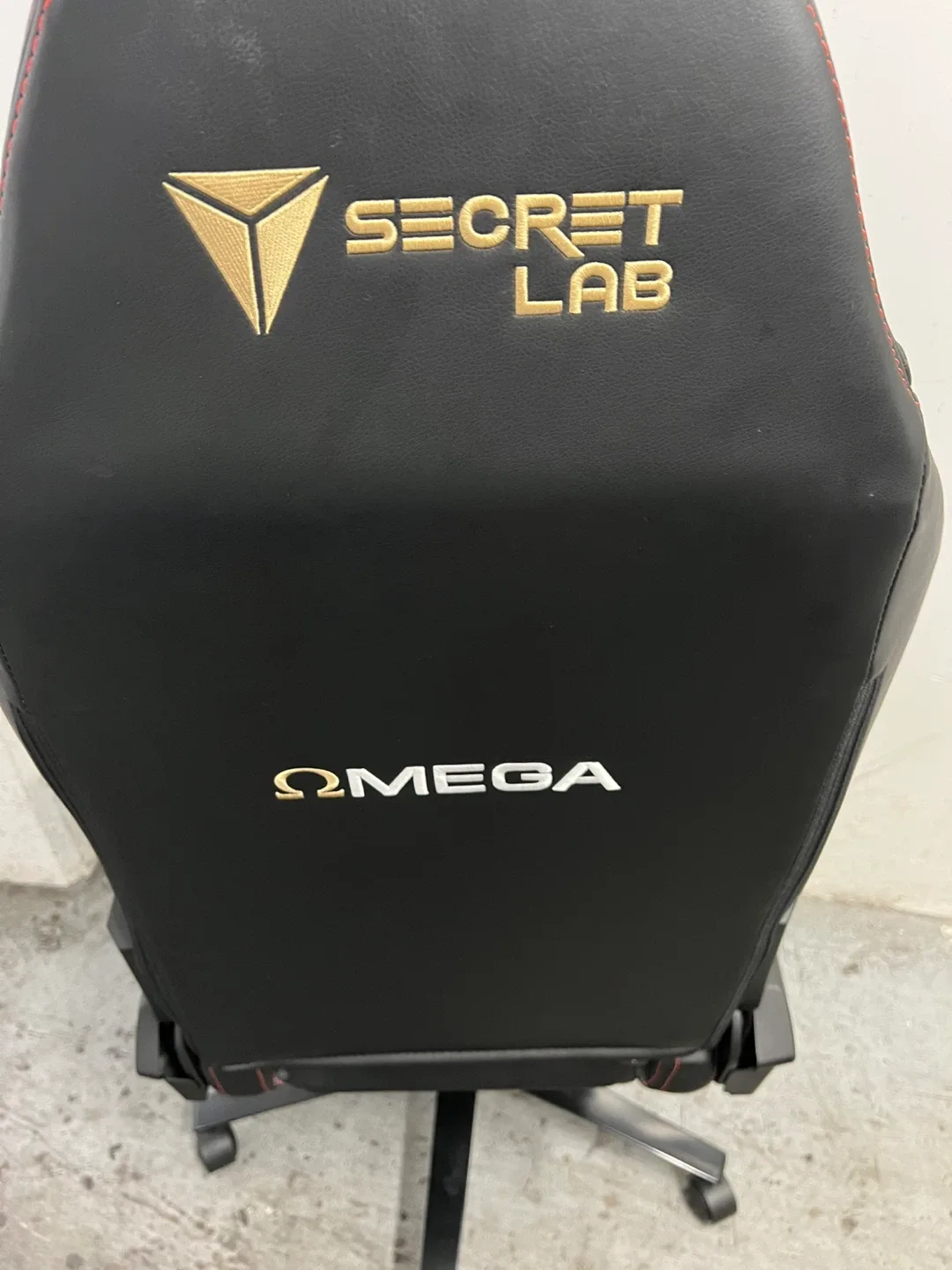 Secretlab Omega Gaming Chair image indicator(3)
