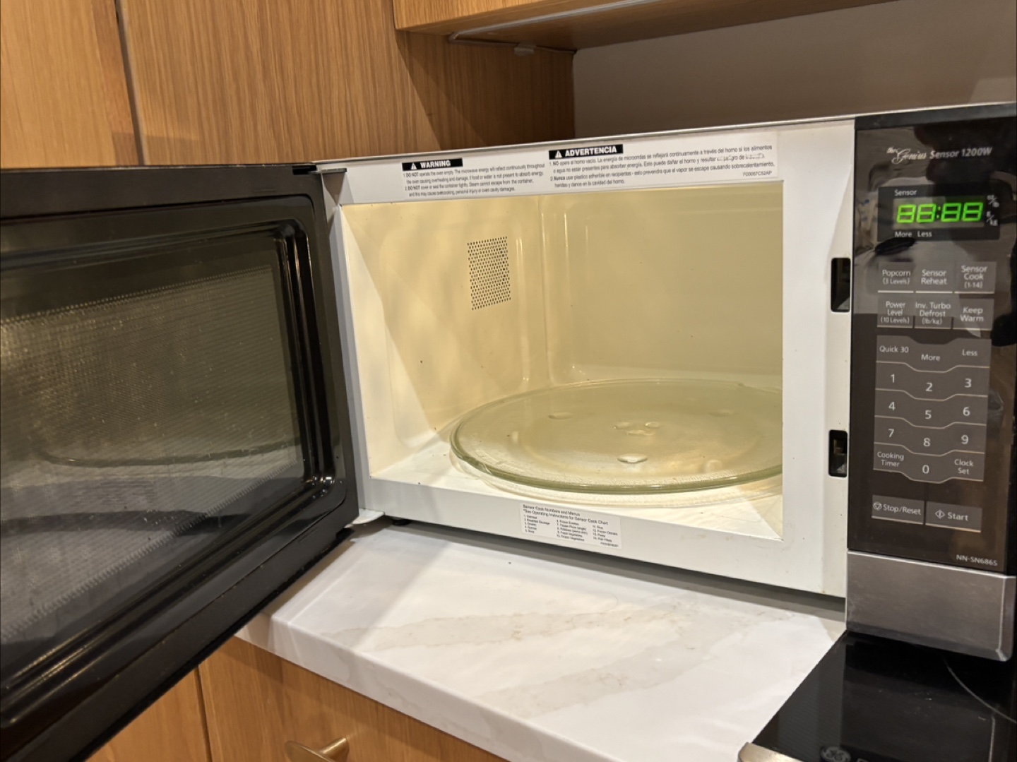 Panasonic Microwave Oven in excellent condition - photo 2