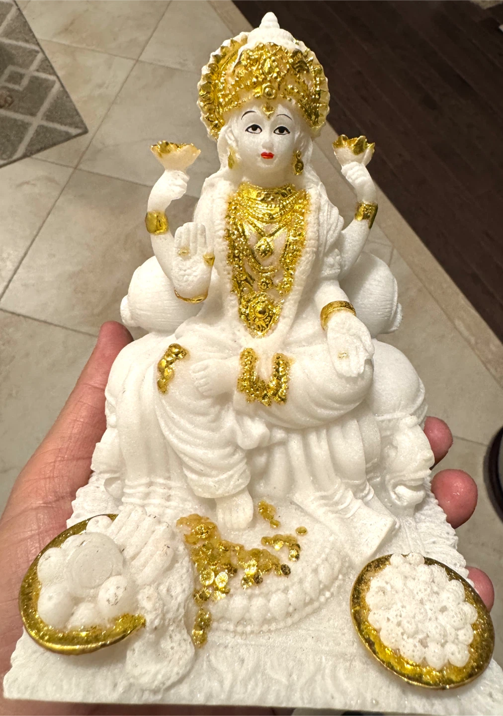 Lakshmi Statue (marble) - White & Gold Accent Decor - photo 3