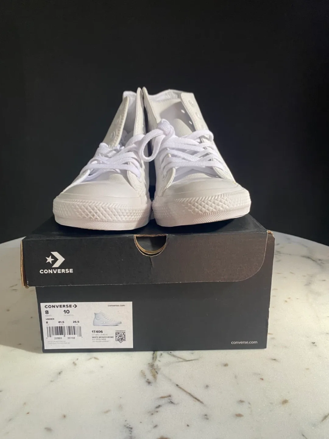 Converse Chuck Taylor All Star Leather High Top - Size 8 image indicator(2)