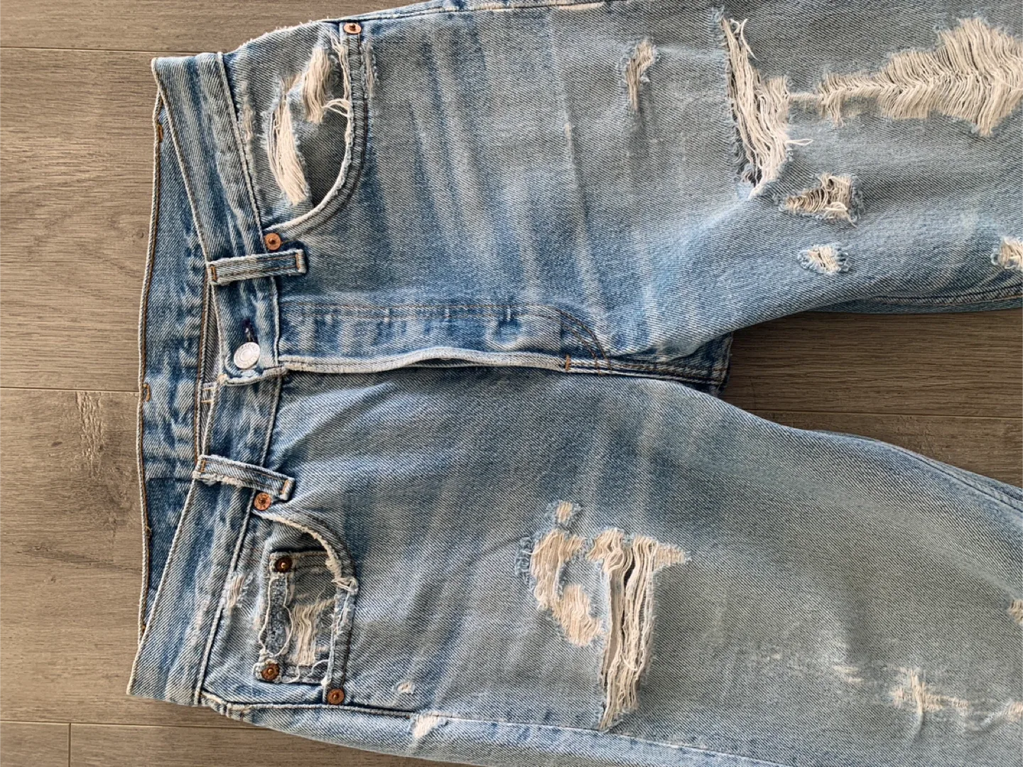 Vintage Levi's Distressed Denim Jeans 28 image indicator(2)