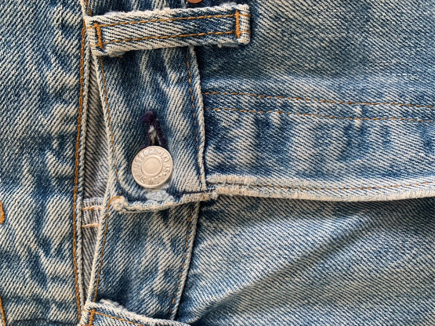 Vintage Levi's Distressed Denim Jeans 28 image indicator(3)