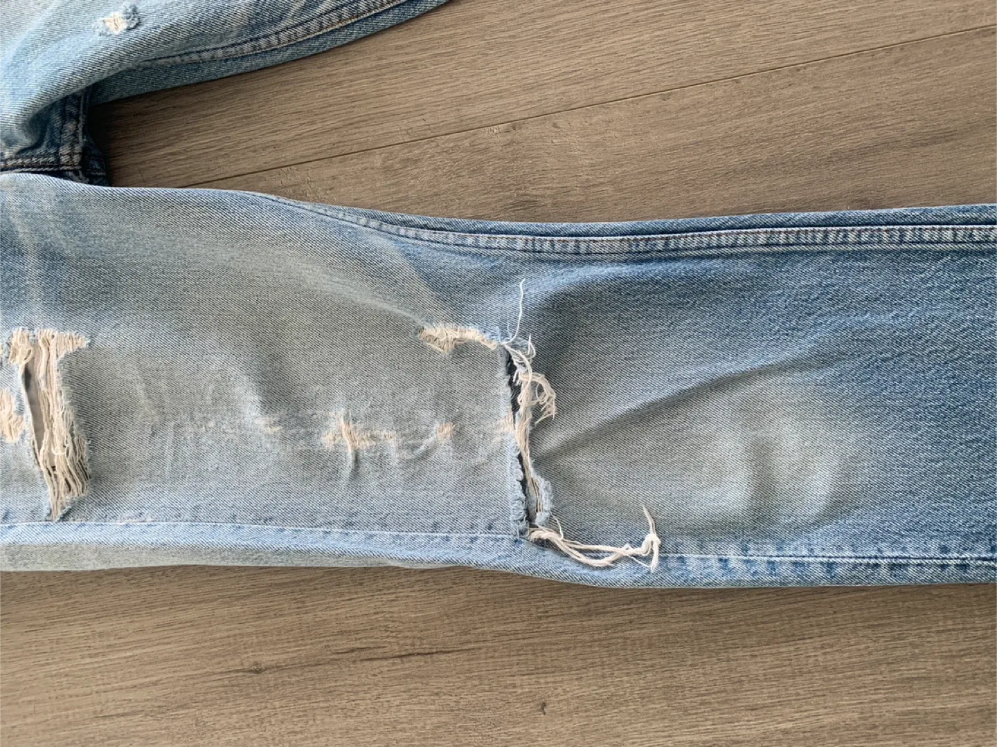 Vintage Levi's Distressed Denim Jeans 28 image indicator(5)