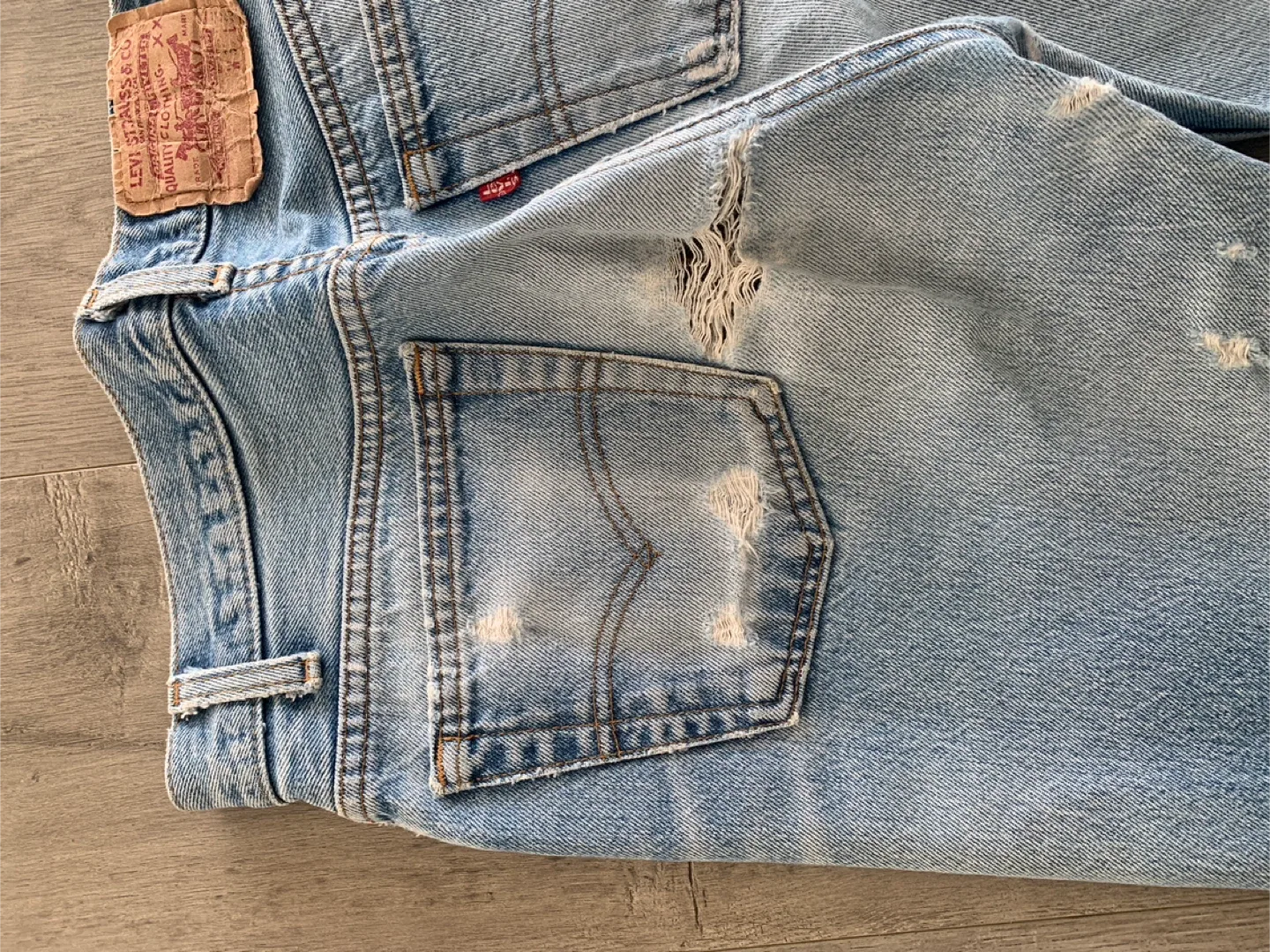 Vintage Levi's Distressed Denim Jeans 28 image indicator(8)
