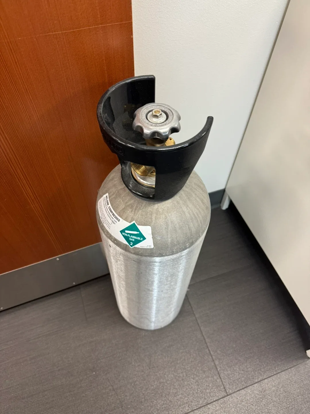 Canister of helium free - needs the balloon piece image indicator(2)