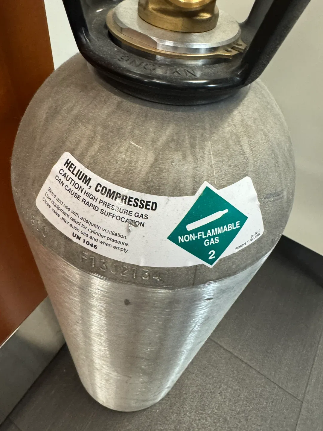 Canister of helium free - needs the balloon piece
