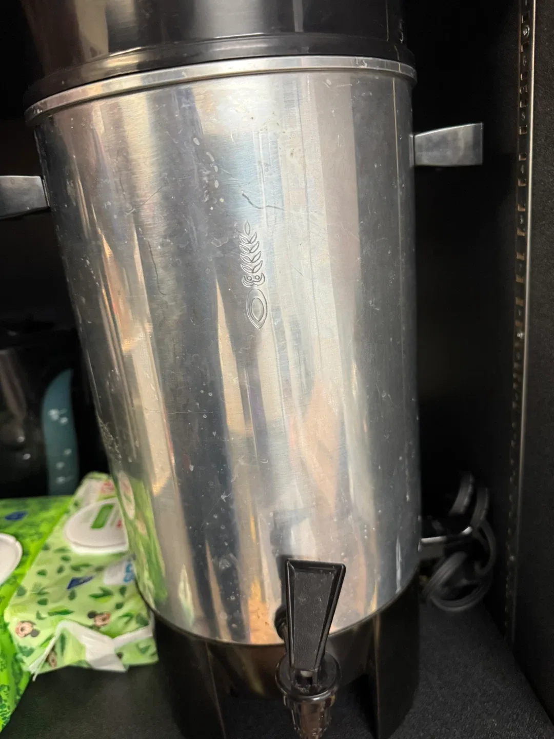 Variety of carafes/coffee and hot water dispensers image indicator(3)