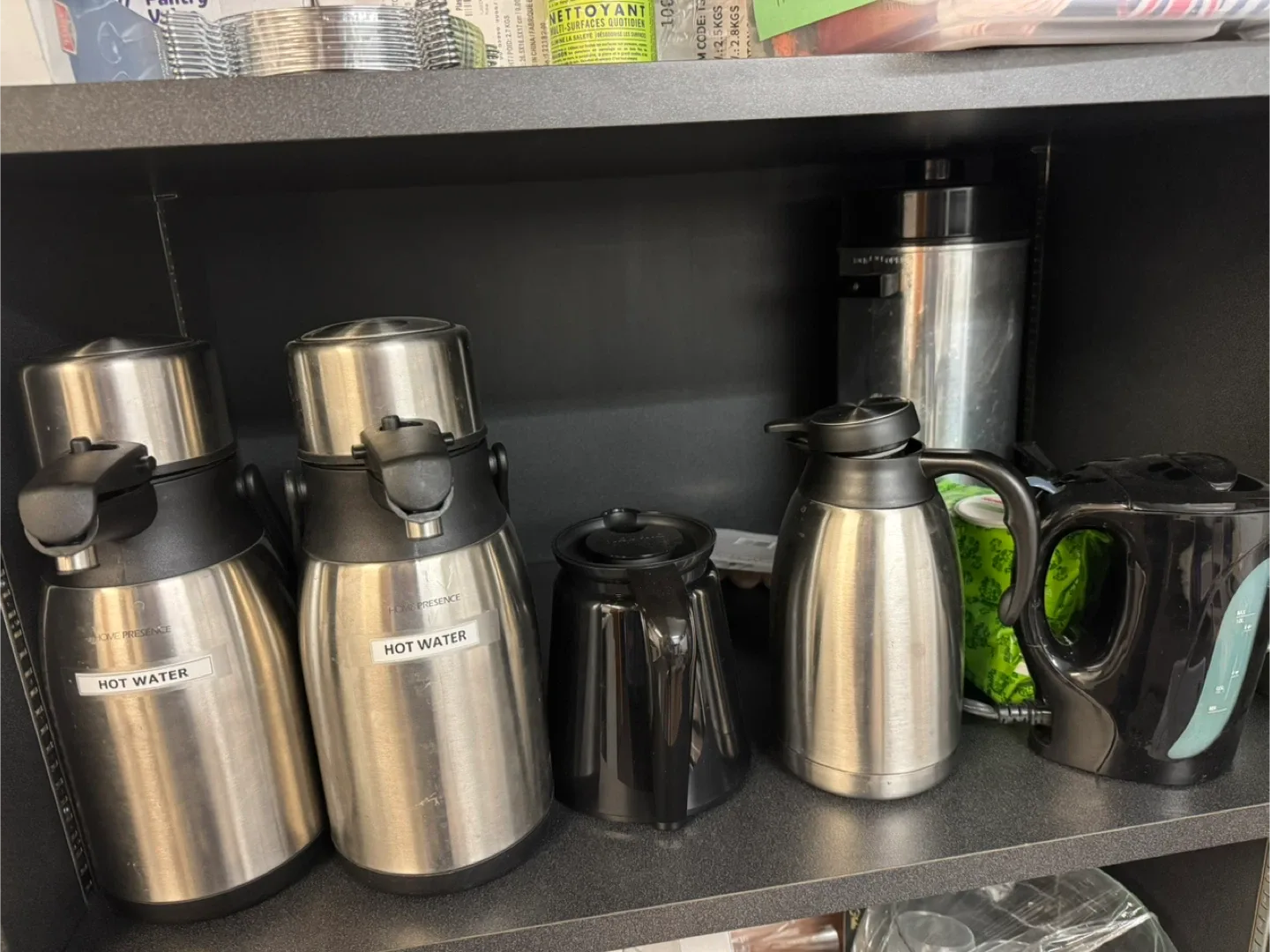 Variety of carafes/coffee and hot water dispensers