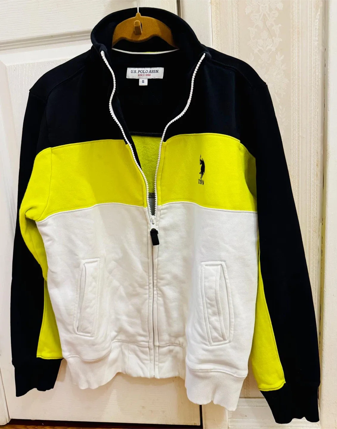 USPA Black, Yellow, White Jacket - Size S image indicator(4)
