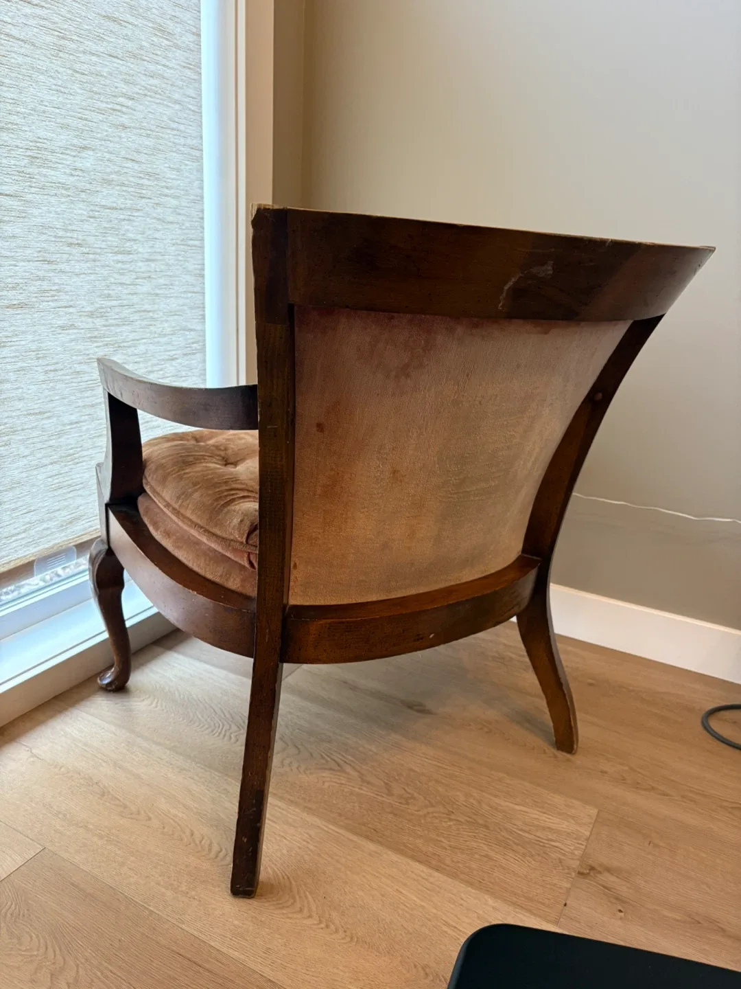 Antique Armchair - Velvet Accent Chair image indicator(2)