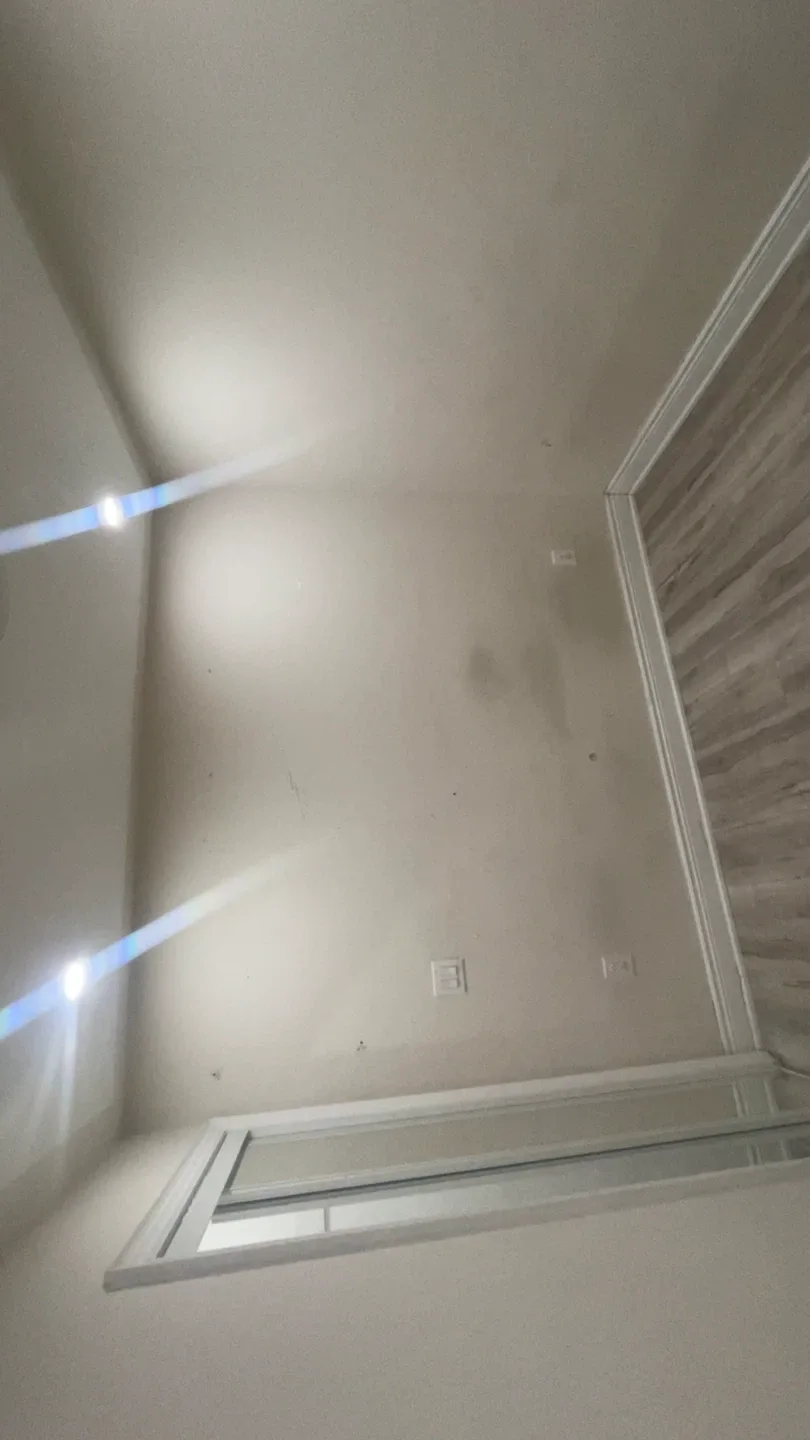 1 BEDROOM AVAILABLE image indicator(7)