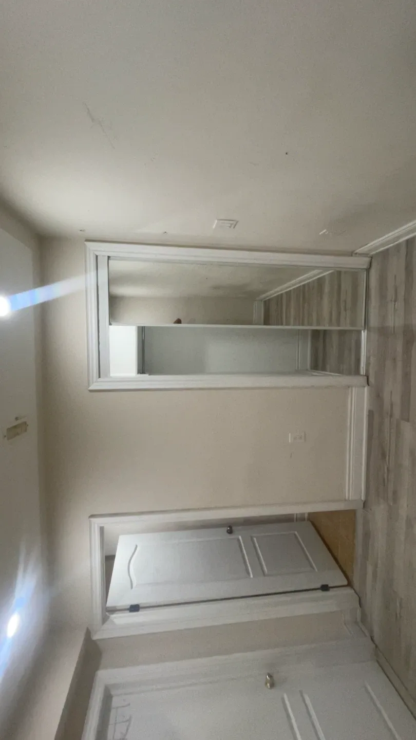 1 BEDROOM AVAILABLE image indicator(6)