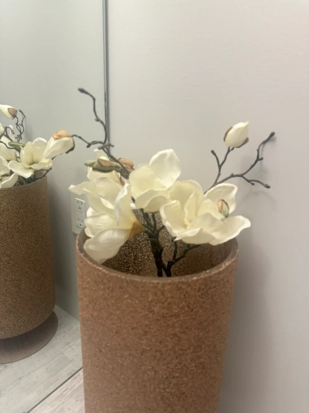 Flower vase - Brown image indicator(2)